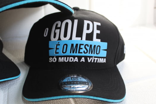 Boné "O golpe é o mesmo"